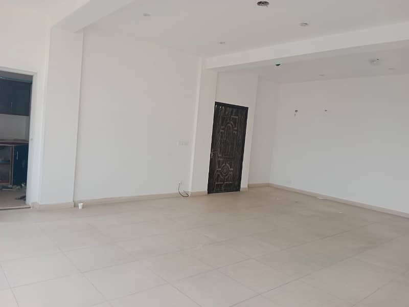 4 Square Feet Office In Central DHA Phase 8 - Commercial Broadway For rent 4