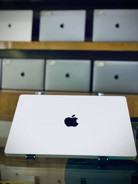 Macbook M1 Pro ( 14 inches ) 9