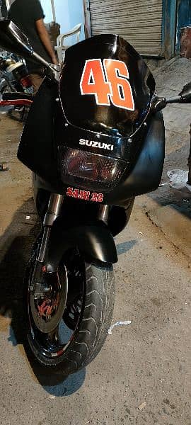 SUZUKI GSXR 4 SLENDER. 1