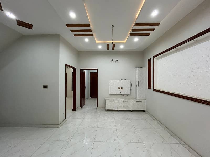 Prime Location Brand New 5 Marla Luxury House For Available Sale In Lahore 5