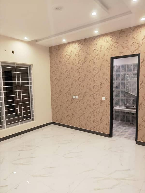 Prime Location Brand New 5 Marla Luxury House For Available Sale In Lahore 3