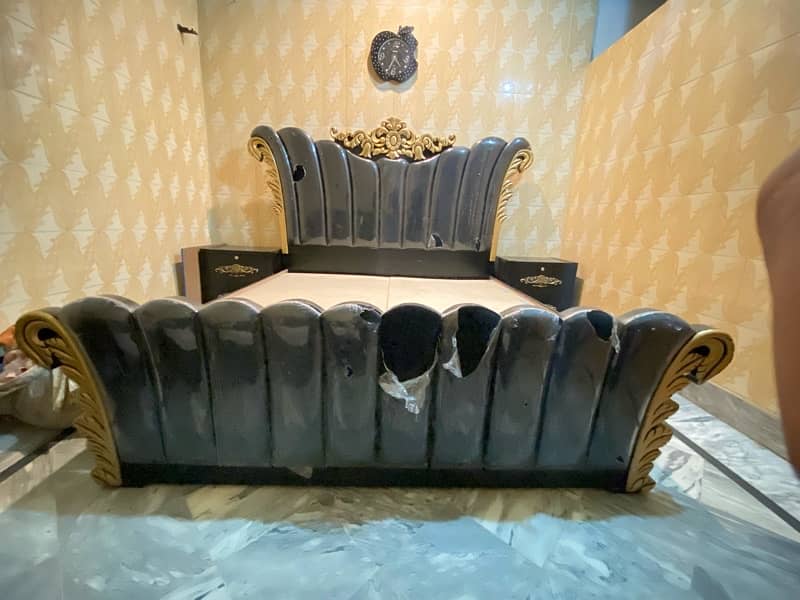 King Size Bed latest design velvet coated (waterproof)for urgent sale 0