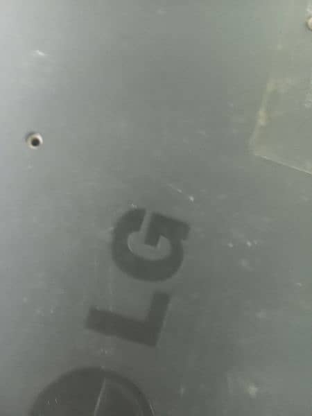 LG TV (screen damaged) 2