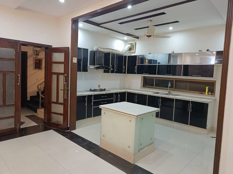 10 Marla upper portion available for rent in Ghaznavi block bahria town lahore 6