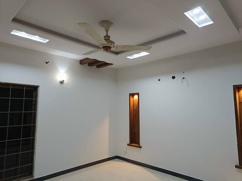 10 Marla upper portion available for rent in Ghaznavi block bahria town lahore 8