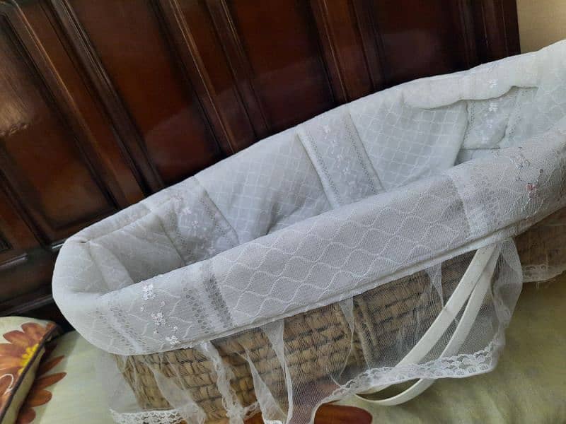 baby moses basket 1