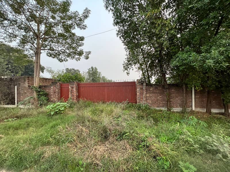 8 Kanal Corner Farmhouse Plot With Boundary Wall An Gate In Spring Medows Bedian Road 0