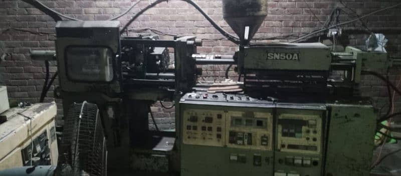 injection molding machine 5