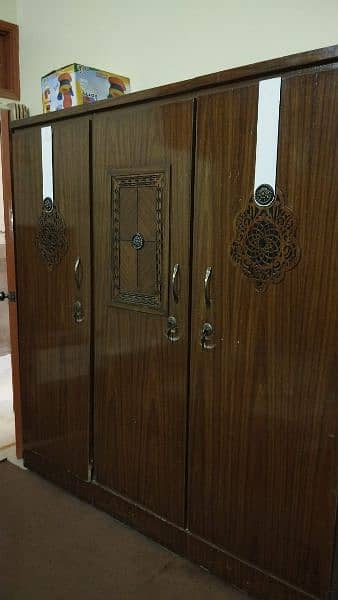 wardrobe in excellent condition 0