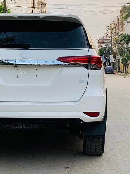 Toyota Fortuner V 2021 3