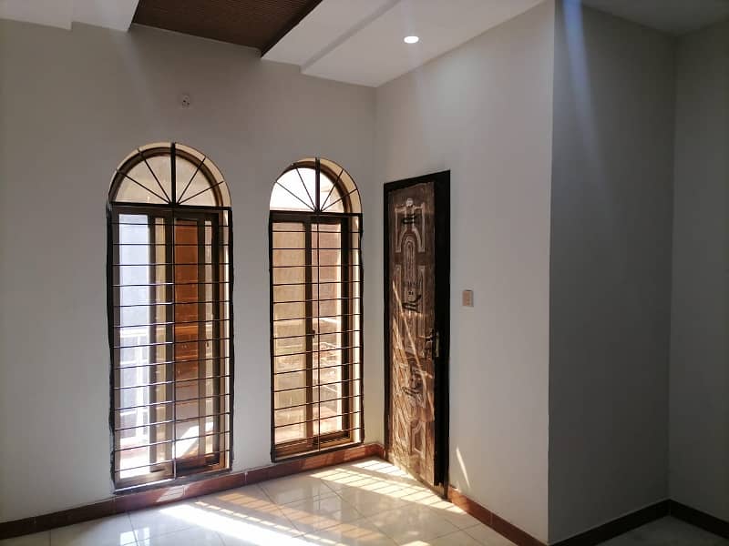 5 Marla Spacious House Is Available In College Road Near Ameer Chowk 2