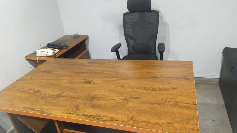 office Table And  side table and chair 0