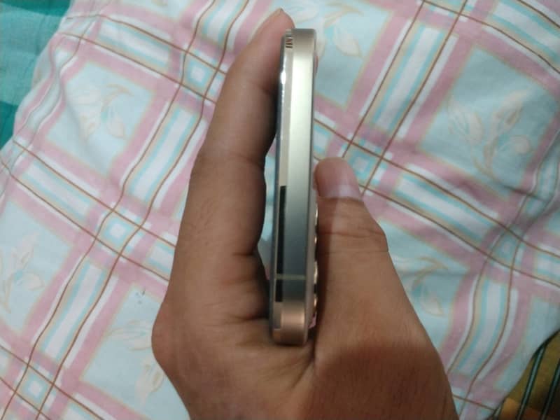 Iphone 12 pro max back glass due to scratches 0