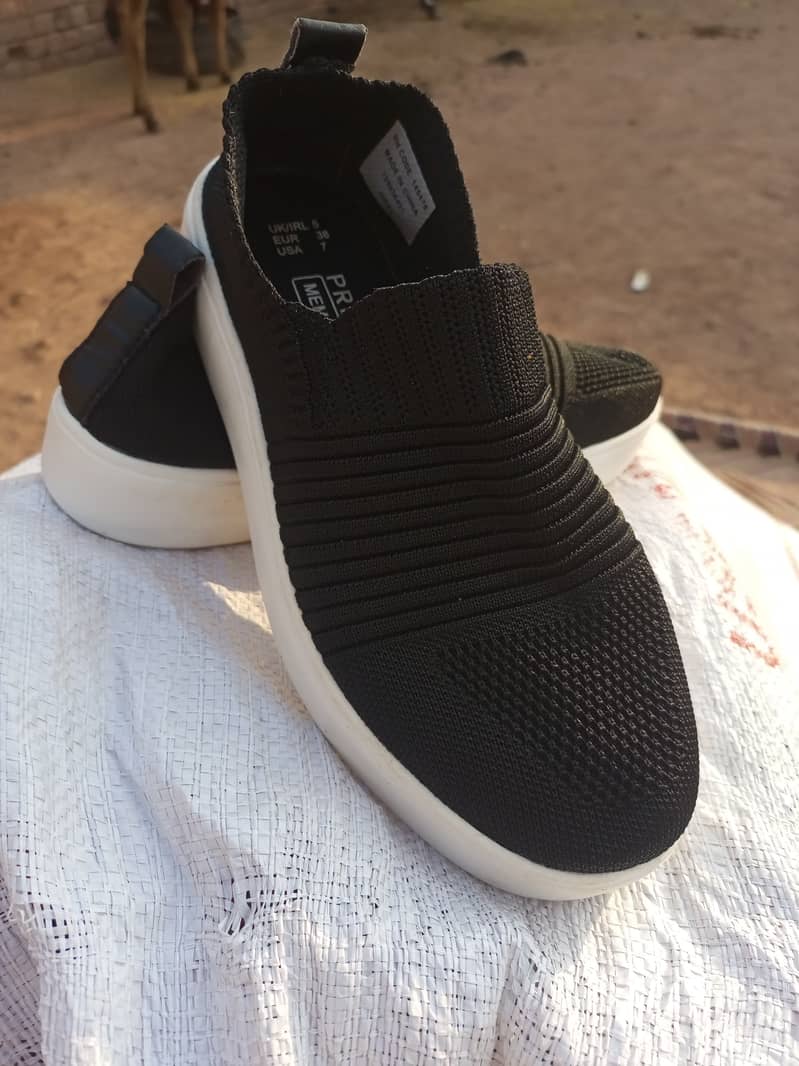 Comfortable Black Slip-On Sneakers (UK Size 5) 2