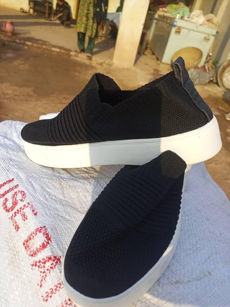 Comfortable Black Slip-On Sneakers (UK Size 5) 3