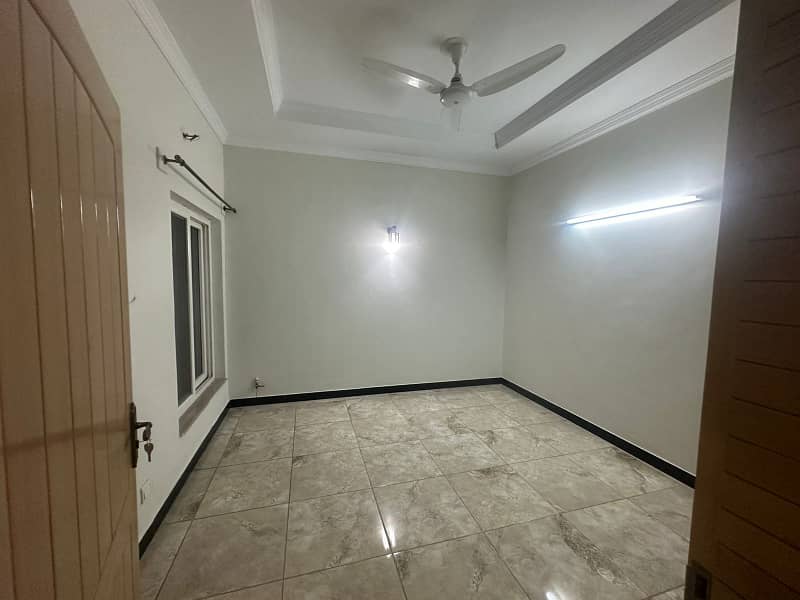 14 Marla Upper Portion Available For Rent In G-13 Islamabad 5