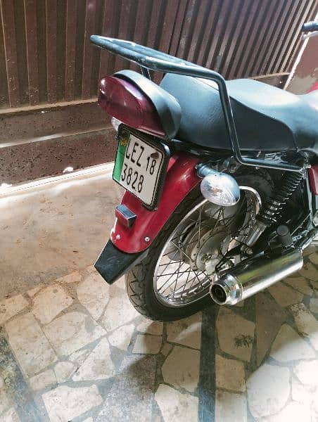 Suzuki GS150 Se 4