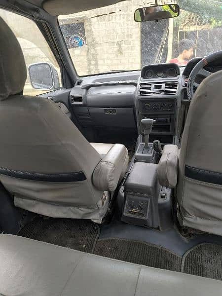 Mitsubishi Pajero 1993 11