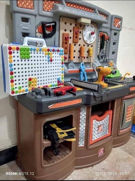 Tool bench for kids in new condition and with tools 2