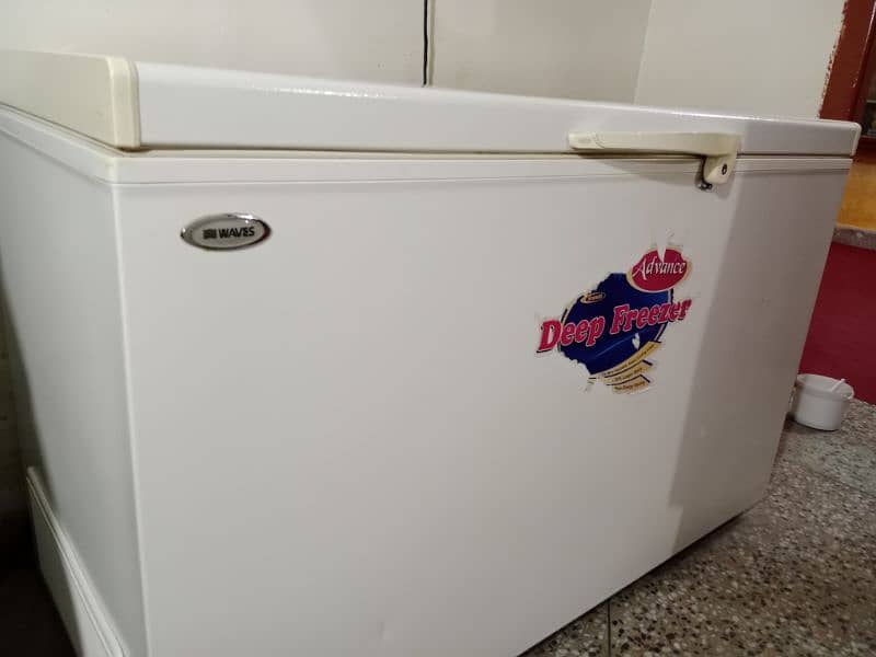 waves energy saver Deep freezer in  running condition 0