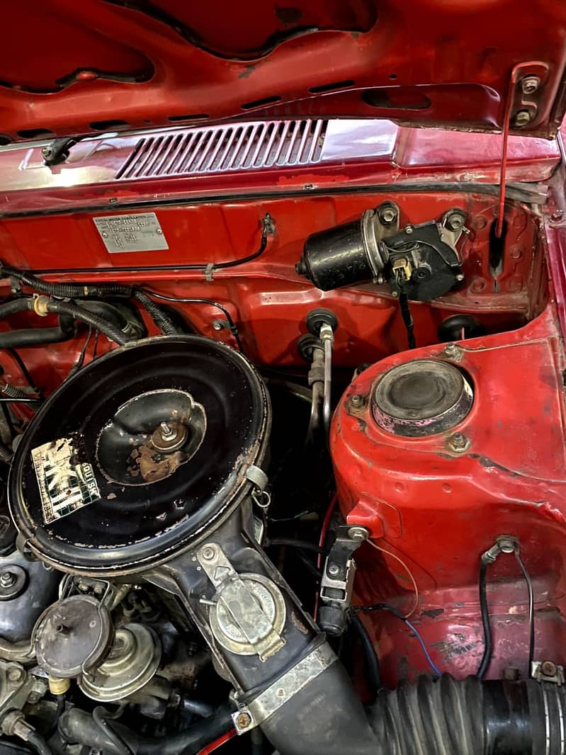 Toyota Corolla GL (1982) Red 10