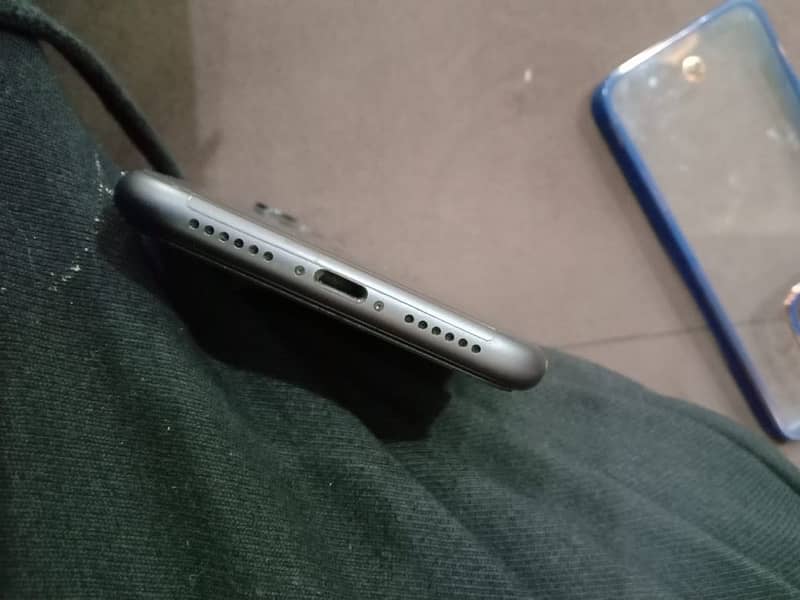 iphone 11 with 20W charger 3