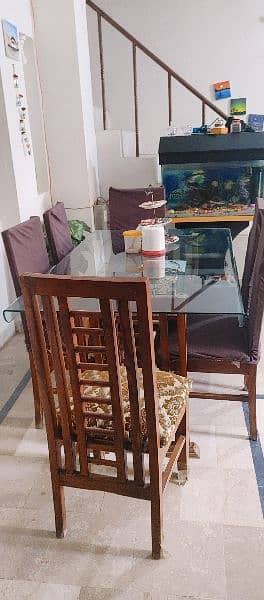 dining table in good condition 1