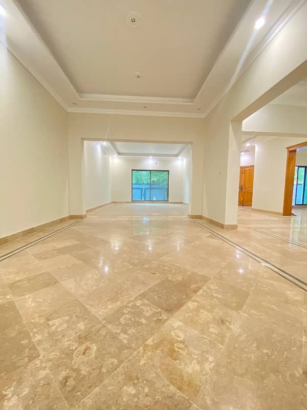Spacious 7 Bedroom House With 8 Washrooms And Ample Parking 27