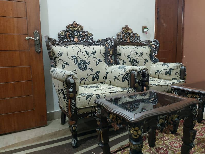 Chinoti 5 seater sofa set with 2 small tables and 1 large 0