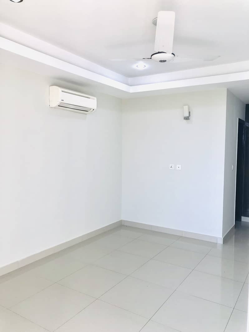 4 Bedrooms Unfurnished Apartment For Rent In F-11 Markaz 4