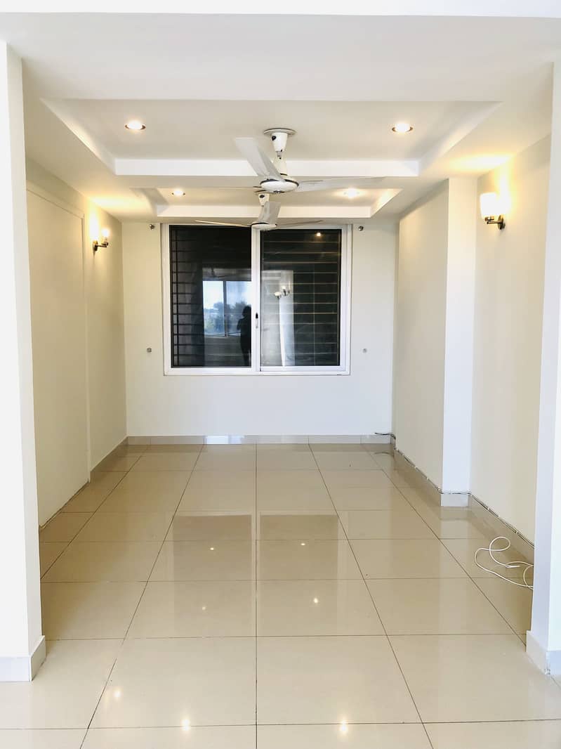 4 Bedrooms Unfurnished Apartment For Rent In F-11 Markaz 8