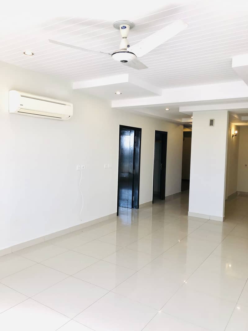 4 Bedrooms Unfurnished Apartment For Rent In F-11 Markaz 11