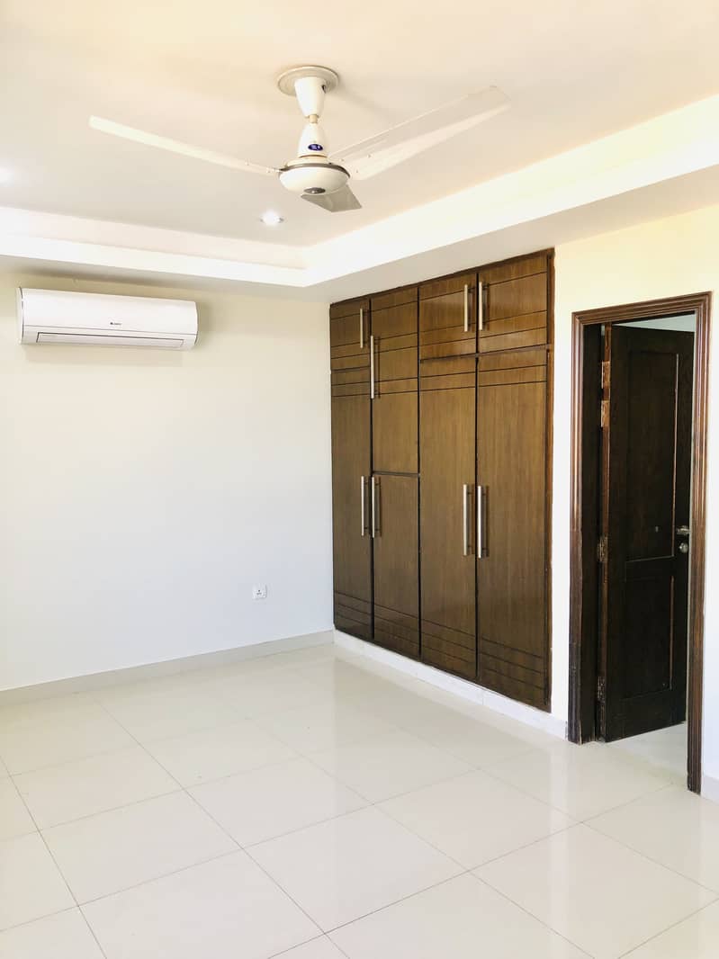 4 Bedrooms Unfurnished Apartment For Rent In Excutive Heights F-11 Markaz 26