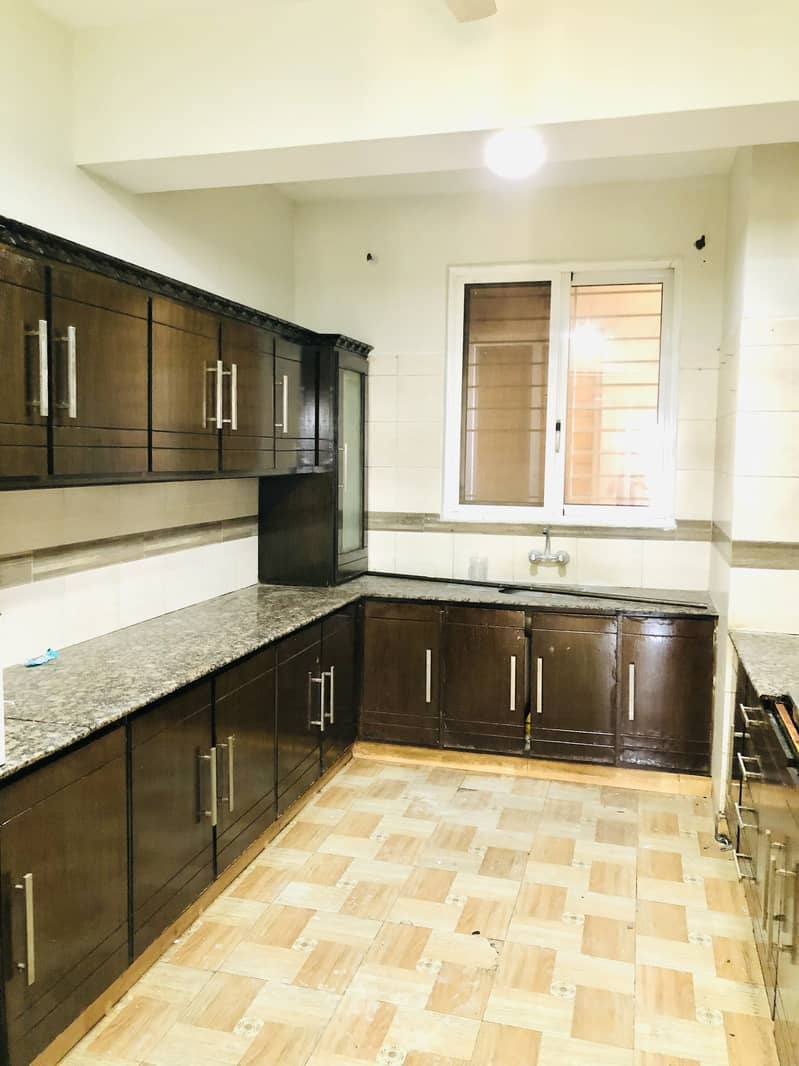 4 Bedrooms Unfurnished Apartment For Rent In Excutive Heights F-11 Markaz 34
