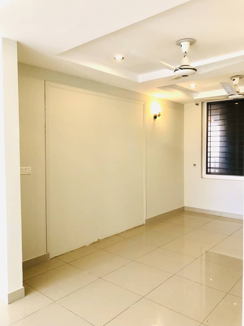 4 Bedrooms Unfurnished Apartment For Rent In Excutive Heights F-11 Markaz 35