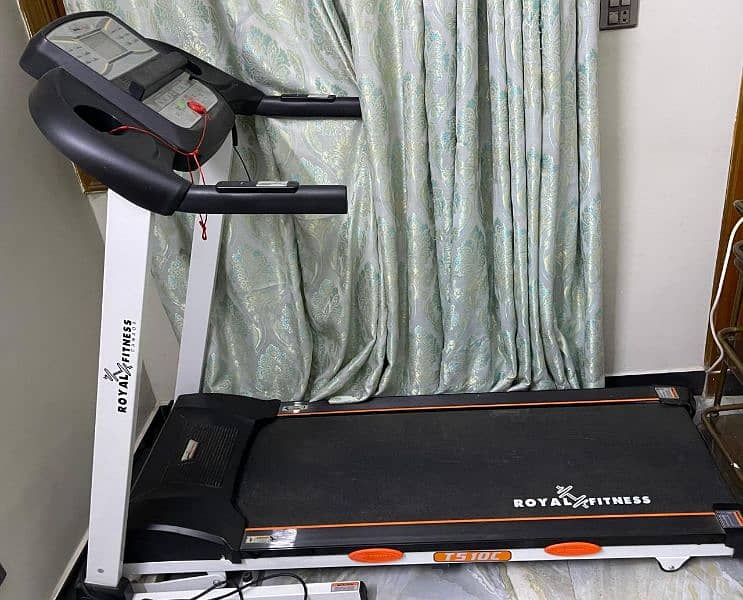 Royal Fitness T-510-C  treadmill just like new 6