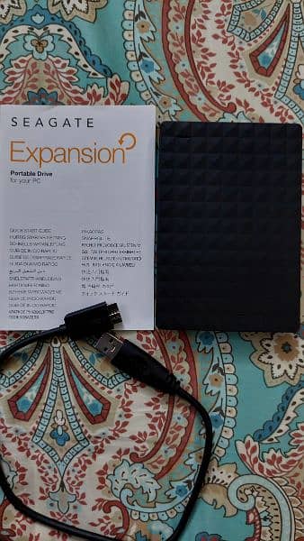 NEW Seagate Expansion 1 TB portable HDD 2