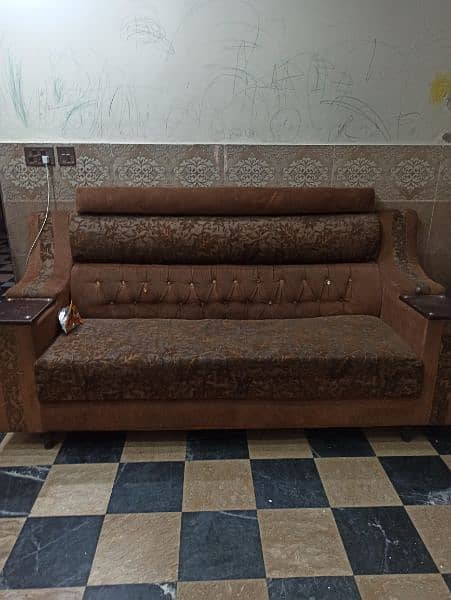 A Beautiful Sofa Set for Sale 0