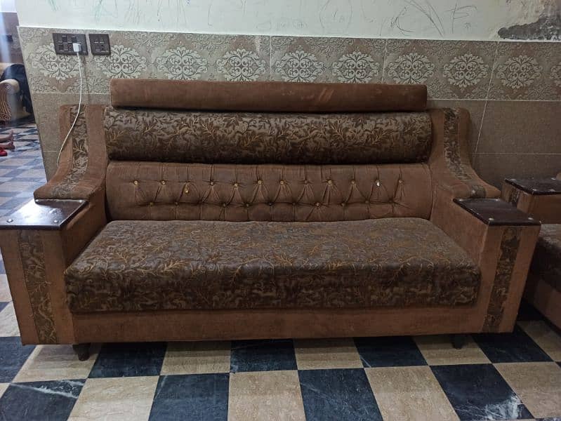 A Beautiful Sofa Set for Sale 3