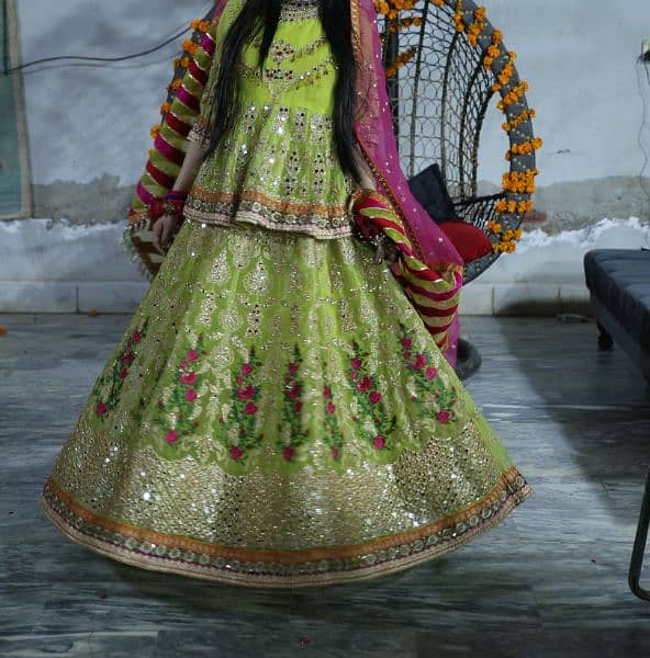 mehndi lehnga /preloved dress or outfit 0