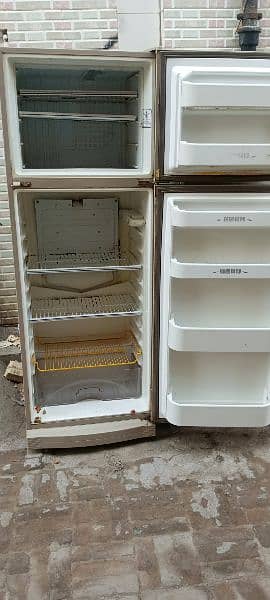 dawlance fridge full size good condition 1