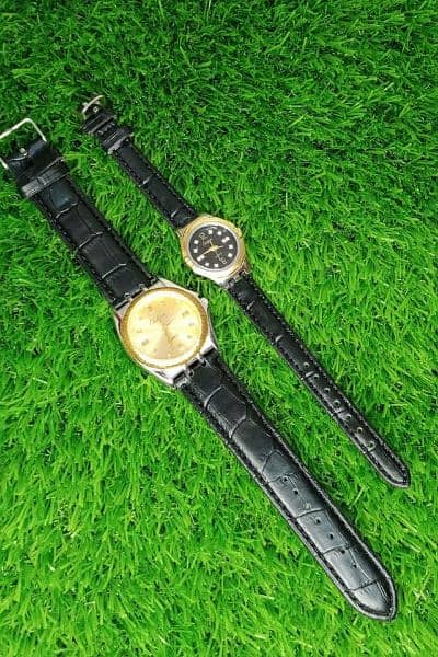 couple's Leather strap watch 0