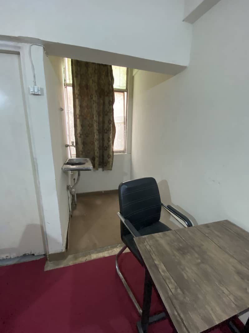 OFFICE AVAILABLE FOR RENT ( NEAR USMANIA RESTAURANT ) 24hrs 26000 WITH MAINTENANCE 2