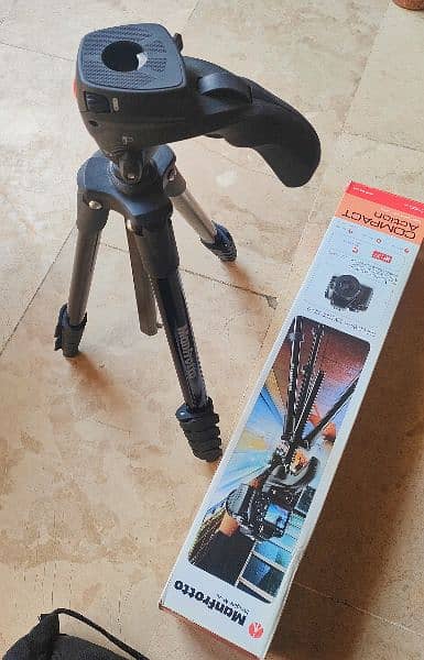 camera Nikon D7200 & manfrotto compact Action Aluminum Tripod 9