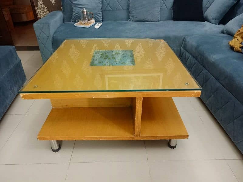 urgent sell wooden centre table in good condition for sell 0