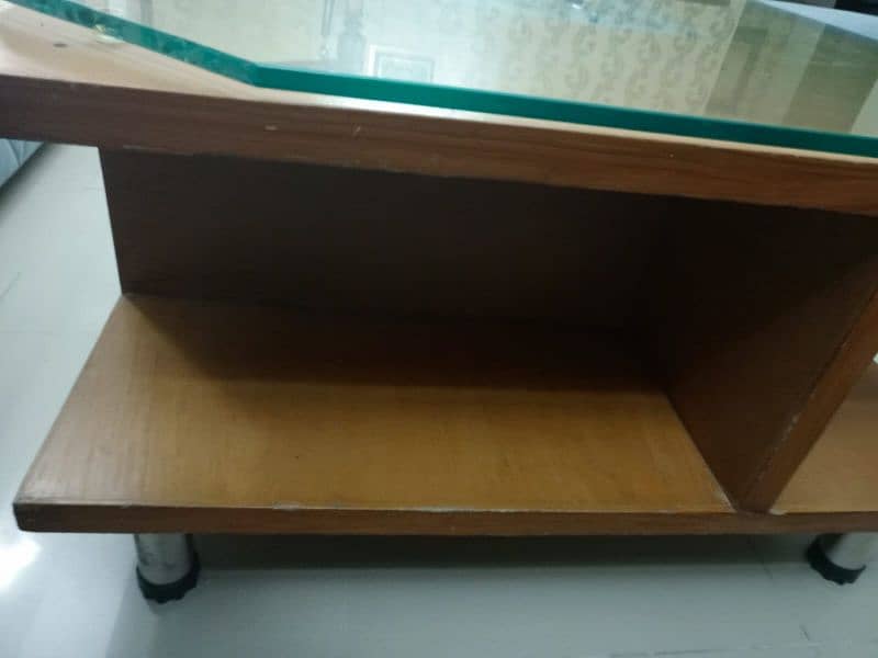 urgent sell wooden centre table in good condition for sell 4