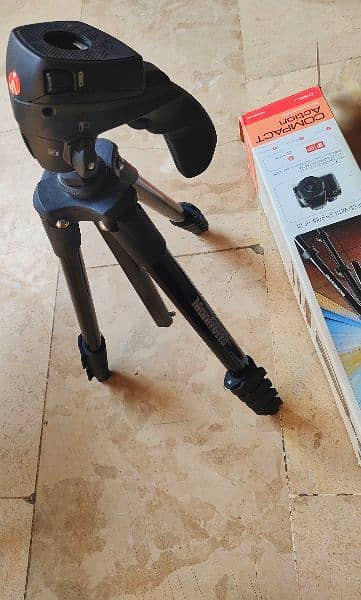 camera stand Manfrotto Compact Action Aluminum Tripod 0