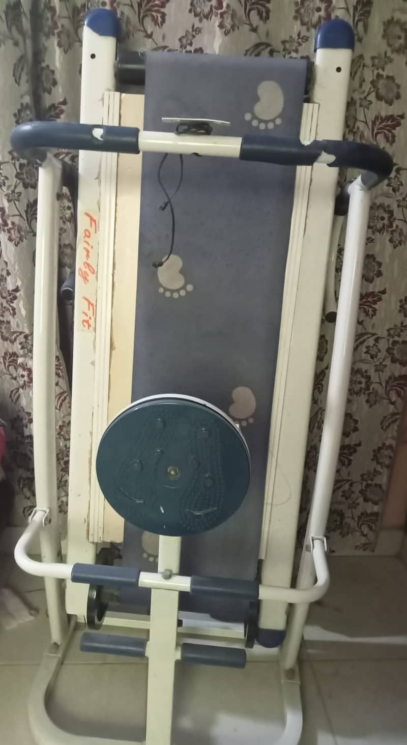 Treadmill for home users (looks like new) 0