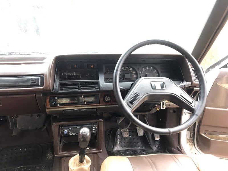 Toyota Corolla SE 1982 13