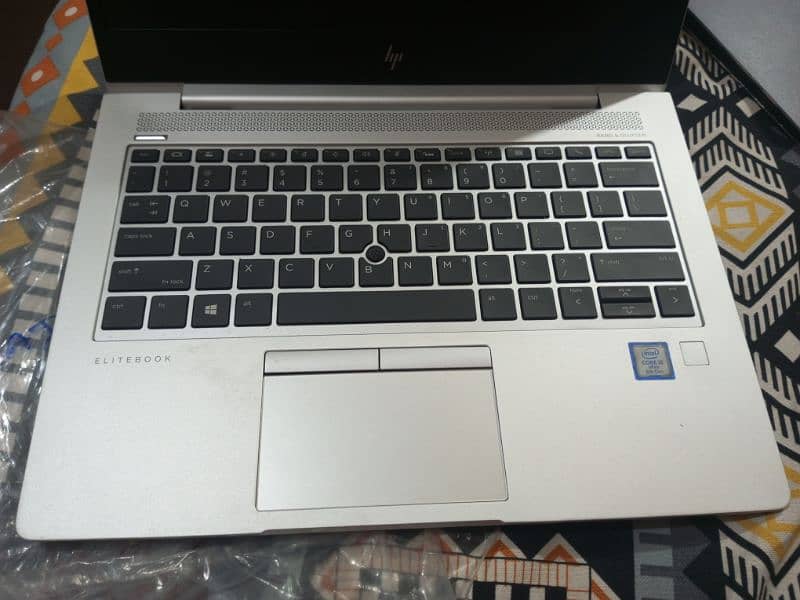 2 laptop Hp 830 g5 Dell 9365 9